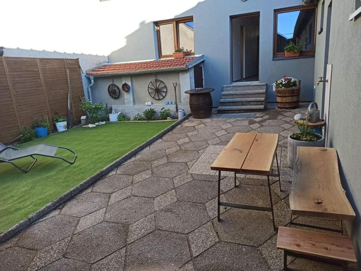 Ubytování 121 - Hlohovec Exterior foto